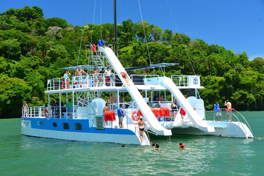 Paradise Management - CATAMARAN TOUR